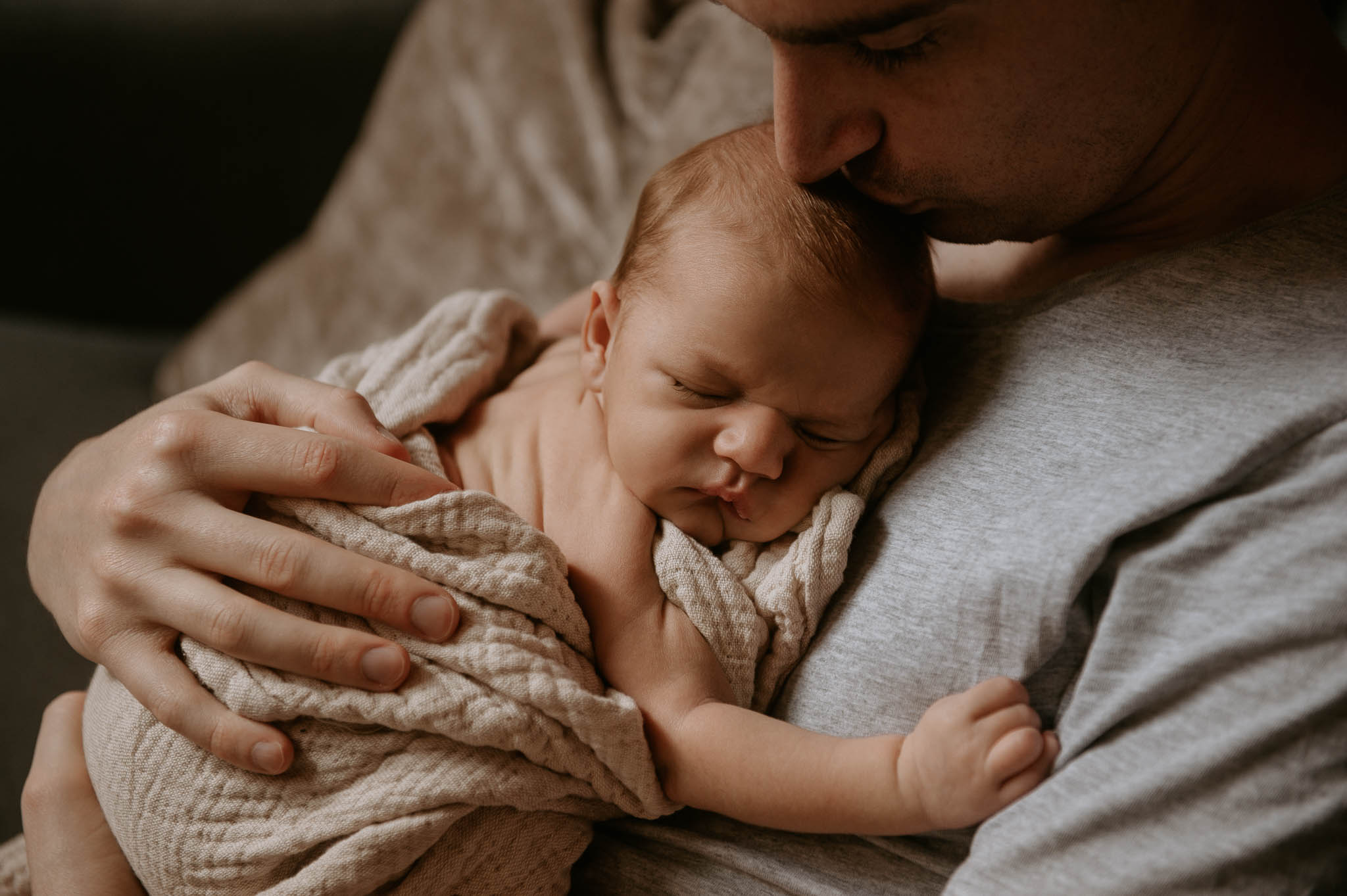 Candid and relaxed Hampshire newborn photography with dad